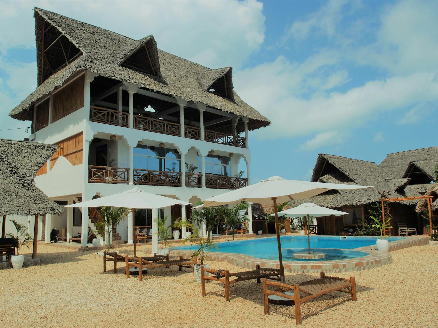 Mid-range safari lodge with pool in Laikipia Kenya